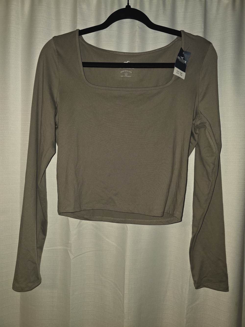 Hollister Taupe Long-Sleeve Scoop Neck Crop Top